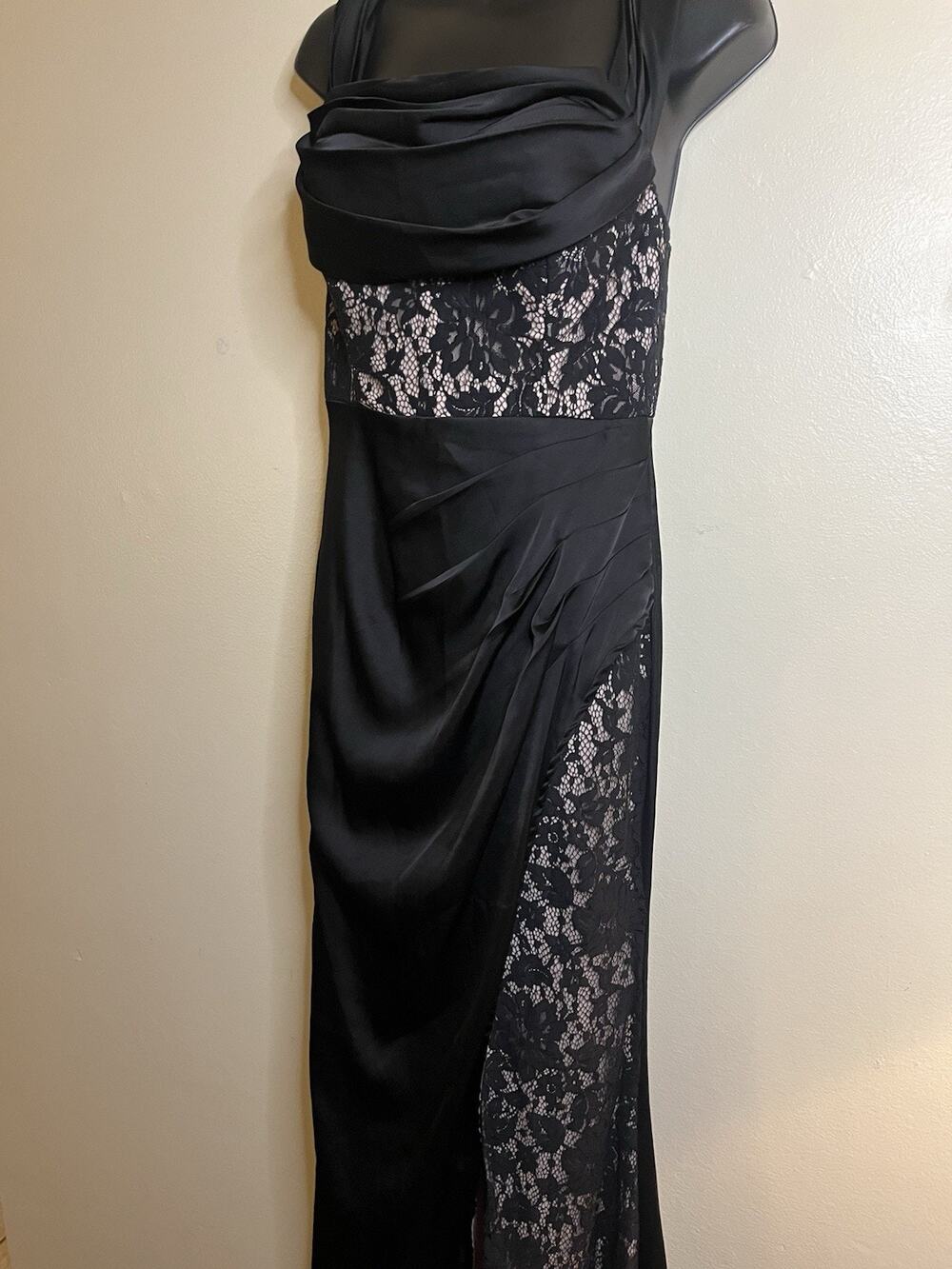 Fashion Nova Formals Dress Size S , Prom, Weddings, Long Lace Slit